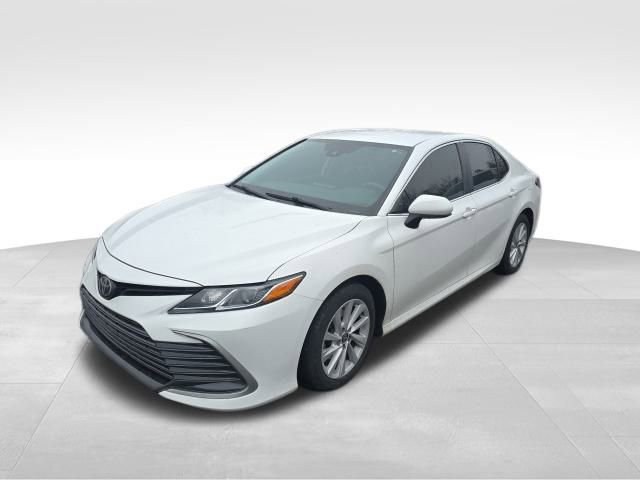 Used 2022 Toyota Camry LE image 8