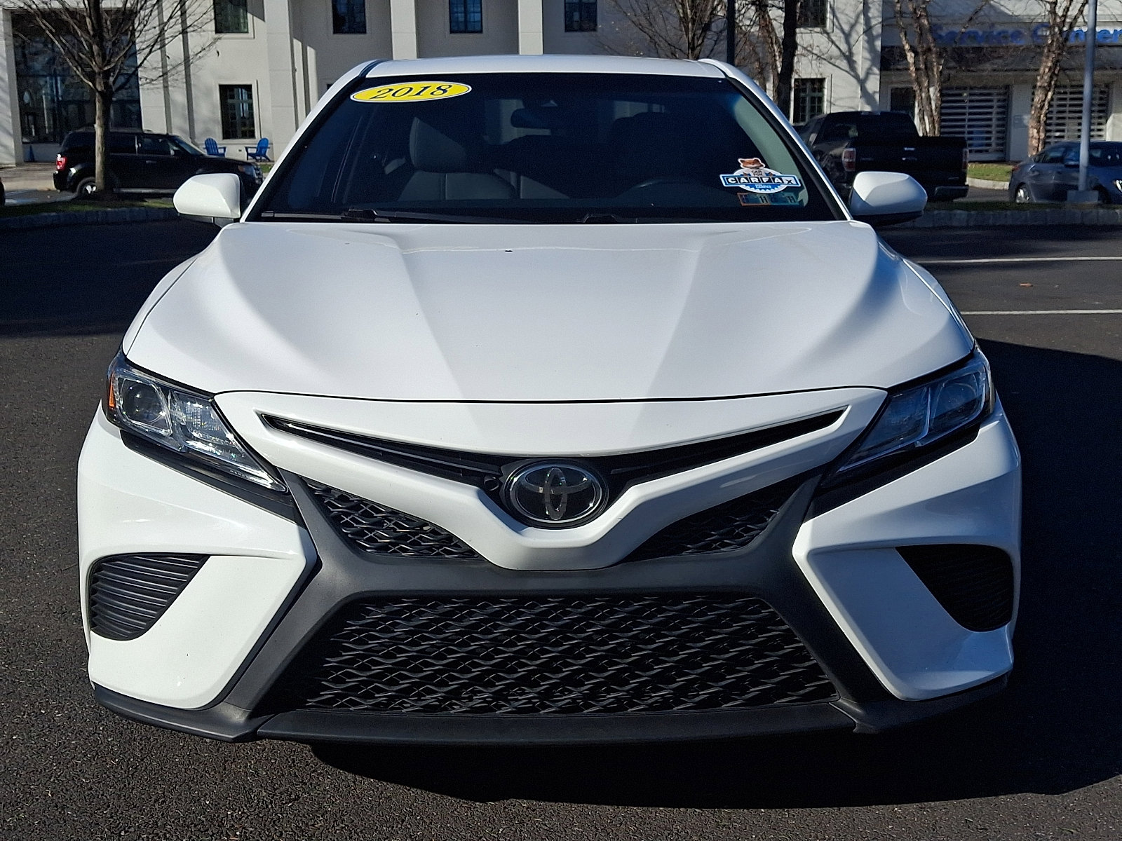 Used 2018 Toyota Camry SE image 2