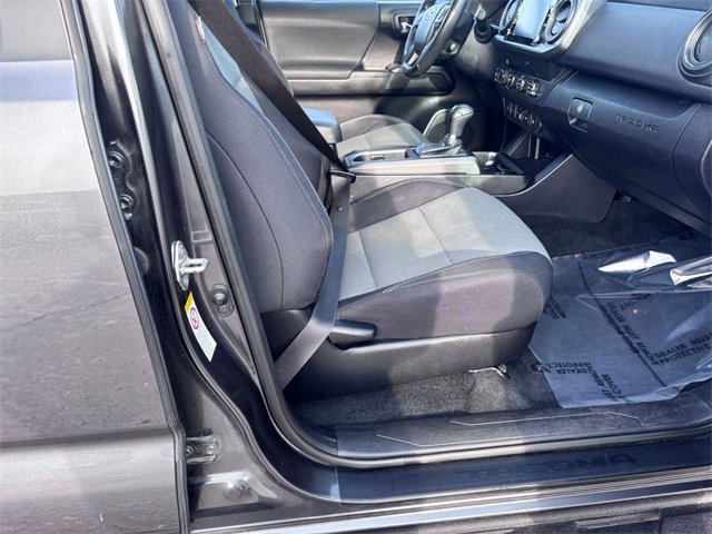 Used 2020 Toyota Tacoma TRD Sport w/ Technology Package image 27