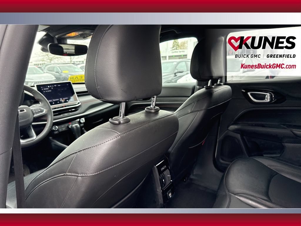 Used 2025 Jeep Compass Trailhawk AWD/4WD image 34