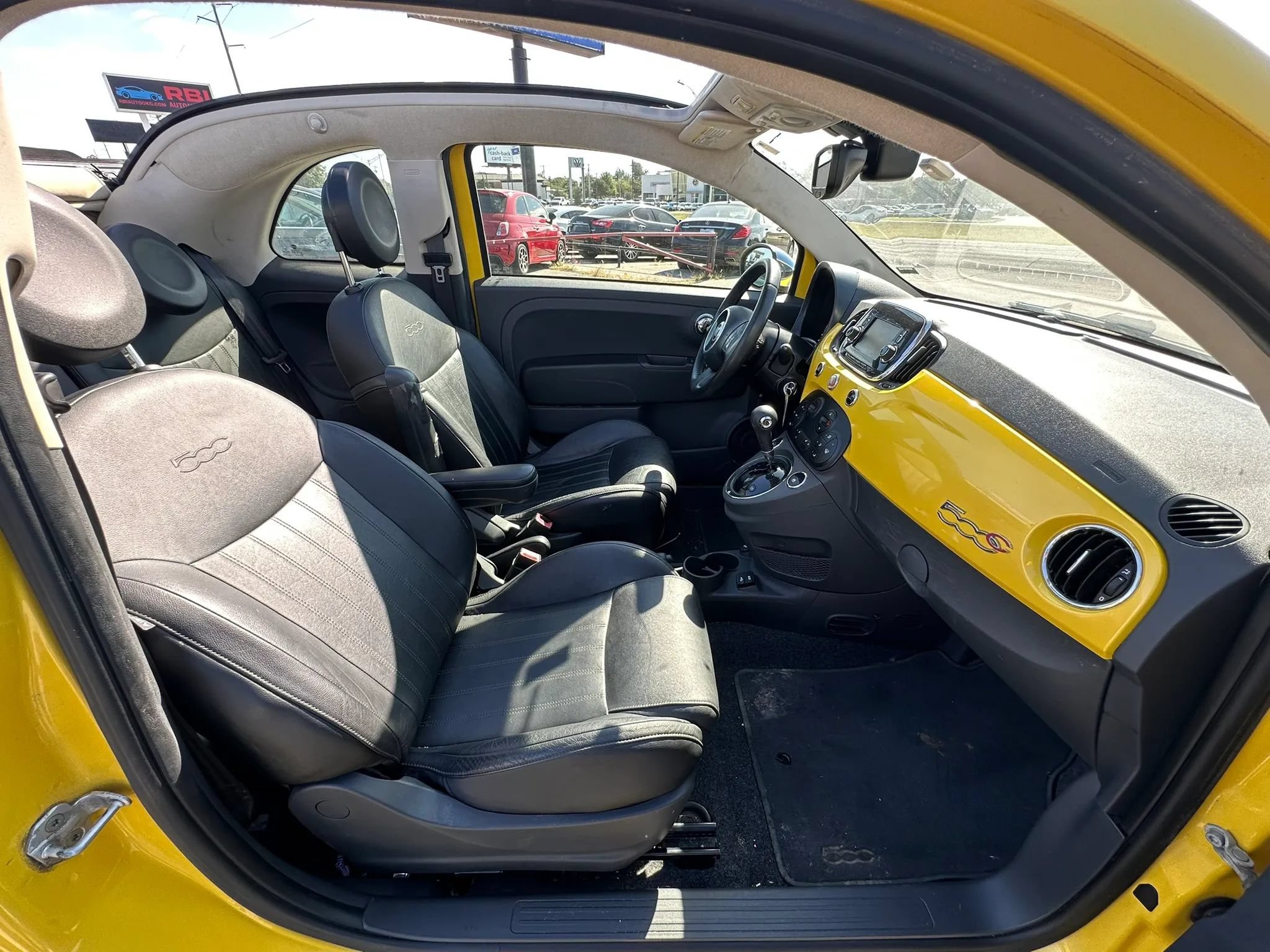Used 2017 FIAT 500 Lounge FWD image 22