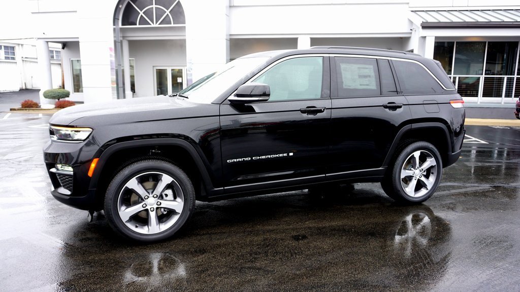 New 2025 Jeep Grand Cherokee Limited image 2
