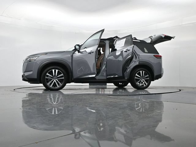 Used 2025 Nissan Pathfinder Platinum FWD image 57