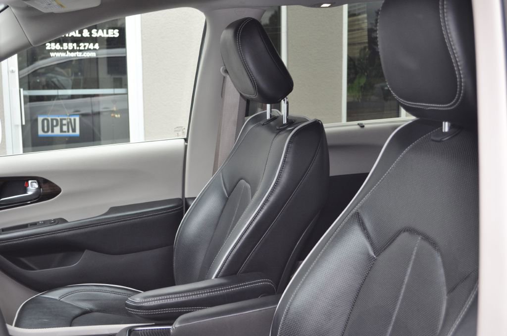 Used 2022 Chrysler Pacifica Limited image 6