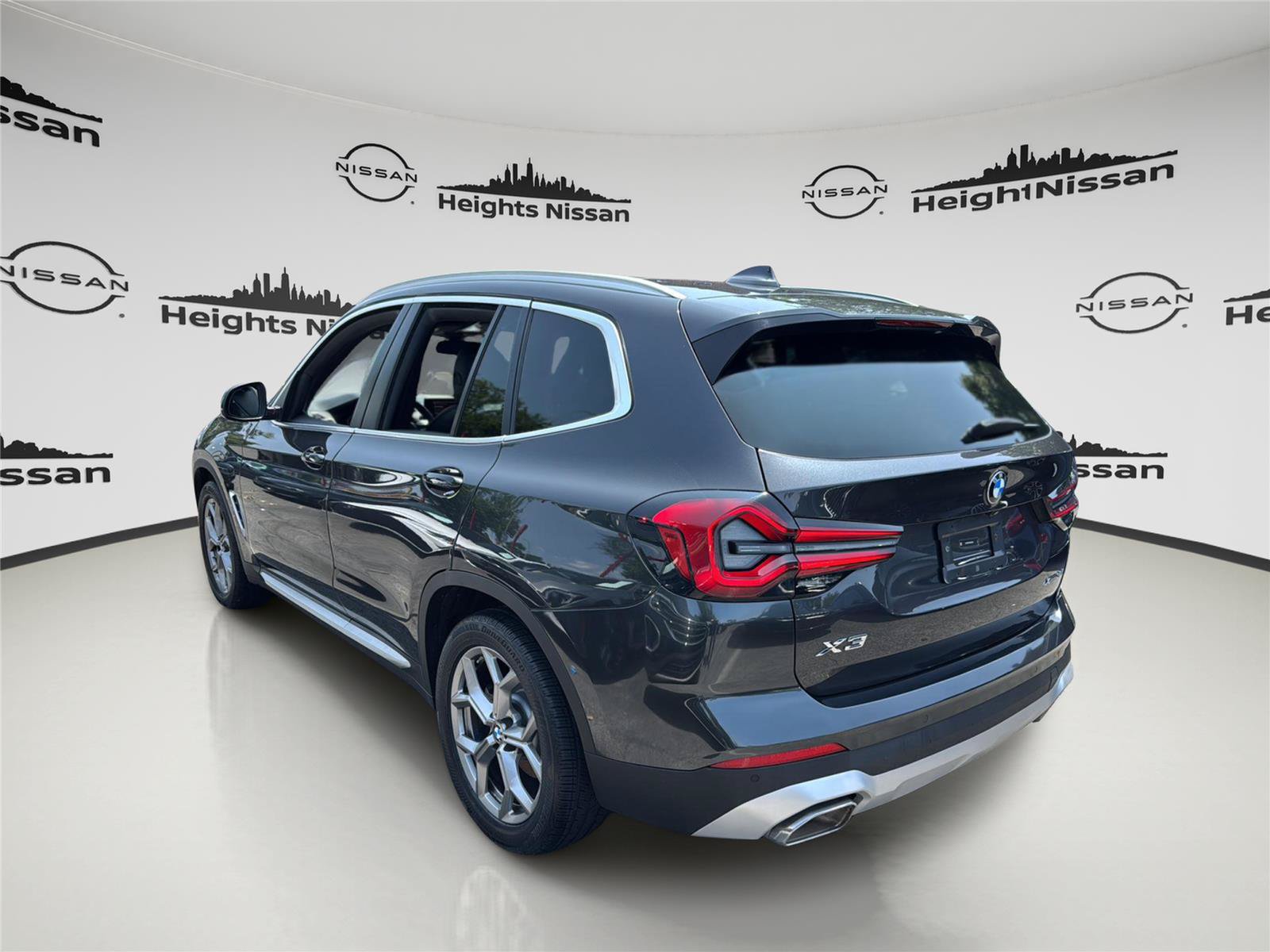 Used 2024 BMW X3 xDrive30i AWD/4WD image 2