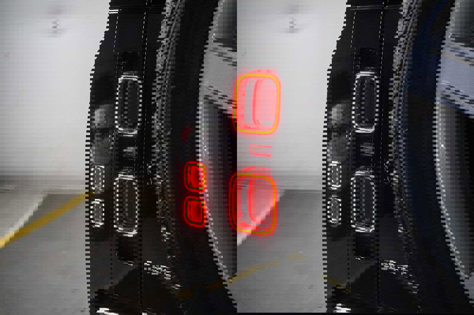 Used 2020 Land Rover Defender 110 HSE image 13