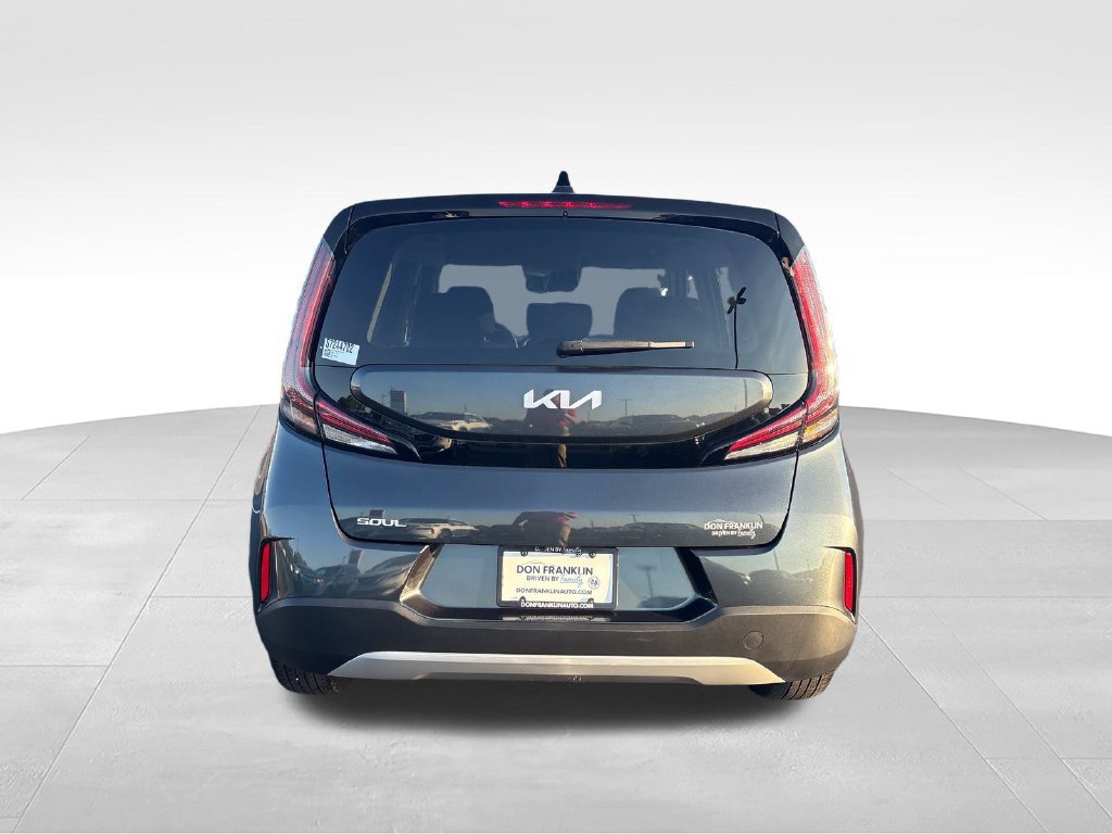 Used 2025 Kia Soul LX FWD image 5