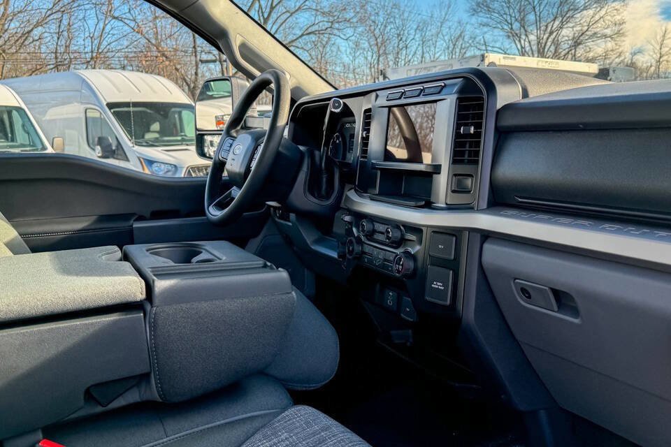 Used 2024 Ford F350 XLT AWD/4WD image 13