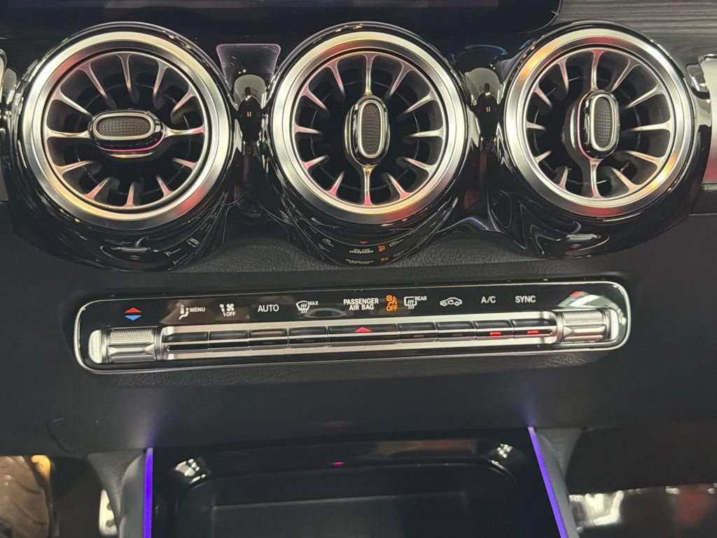 Used 2022 Mercedes-Benz GLB 35 AMG 4MATIC image 36
