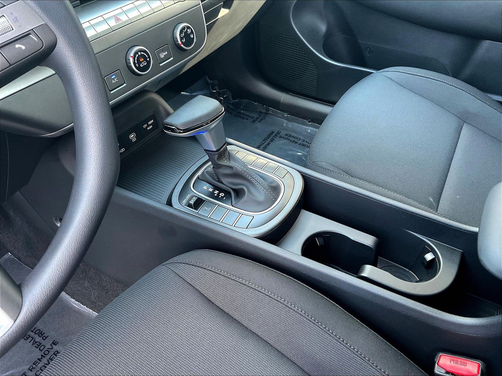 New 2027 Hyundai Kona SE AWD/4WD image 12