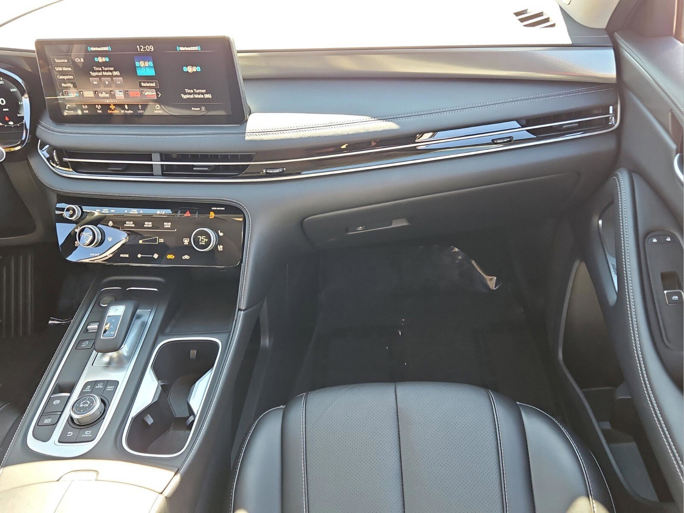 Certified 2025 INFINITI QX60 Luxe w/ Lighting Package (N94) image 14