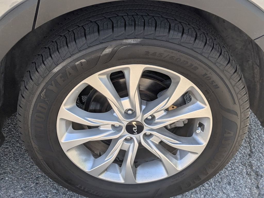 Used 2022 Kia Telluride LX image 10