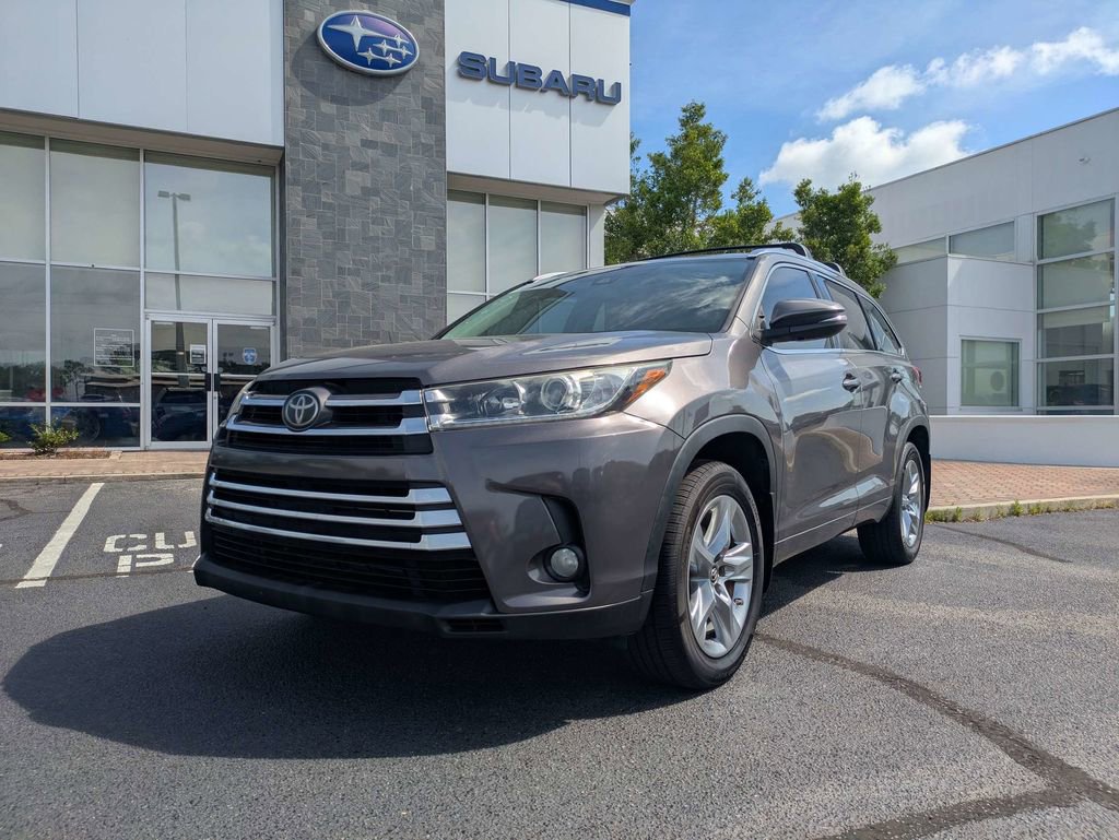 Used 2017 Toyota Highlander Limited AWD/4WD image 9