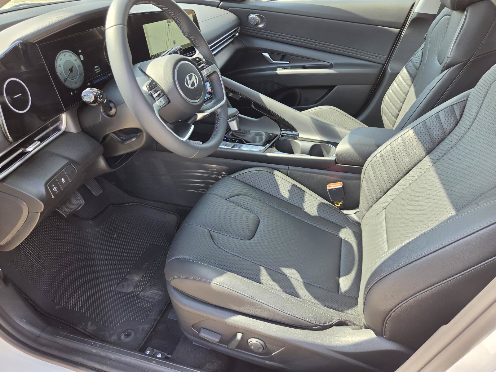 New 2026 Hyundai Elantra Limited FWD image 15