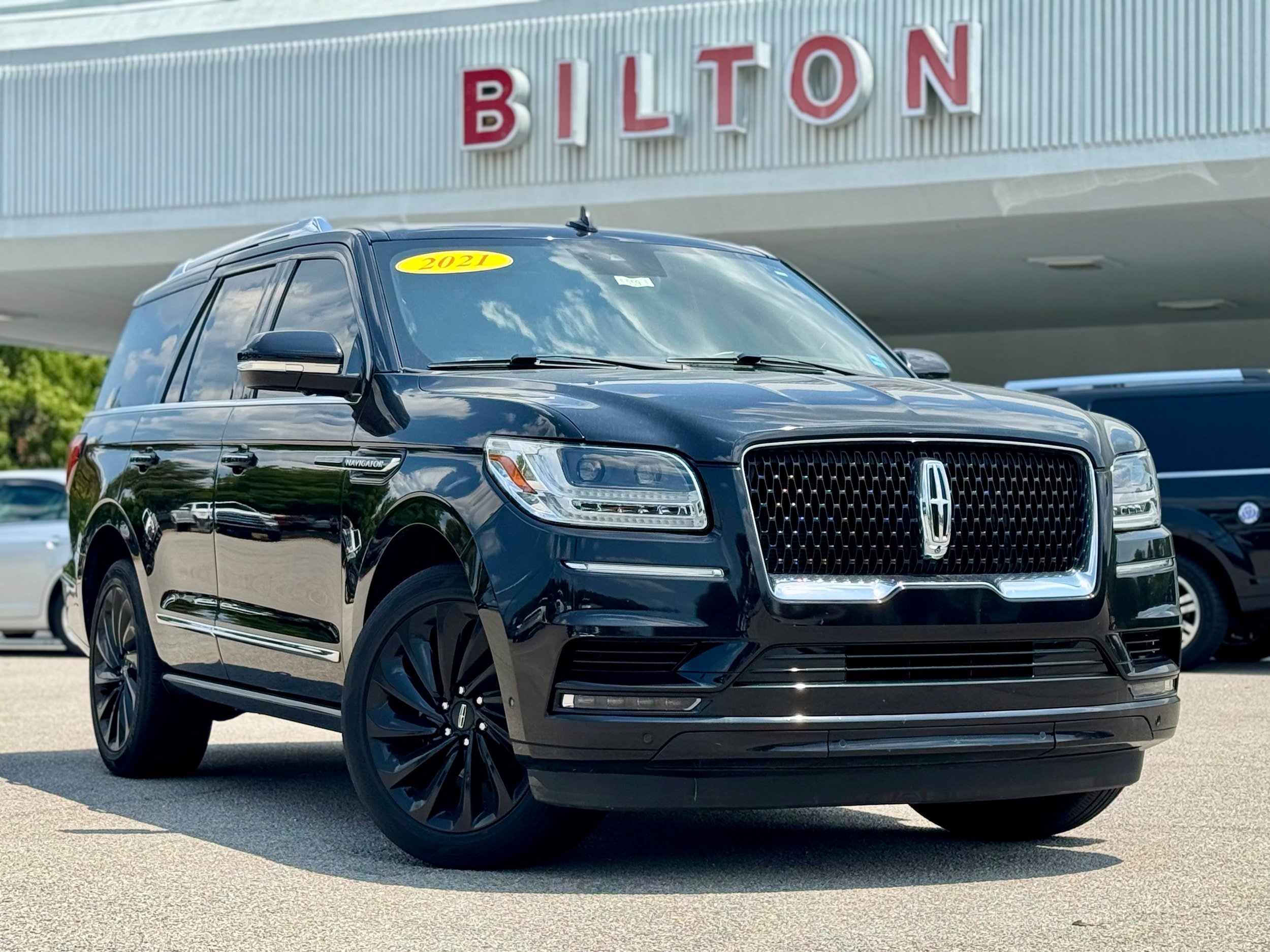 Used 2021 Lincoln Navigator Reserve RWD image 1