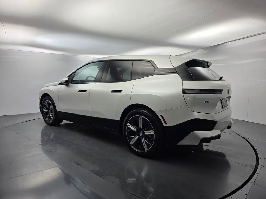 Used 2023 BMW iX xDrive50 w/ Sport Package image 6