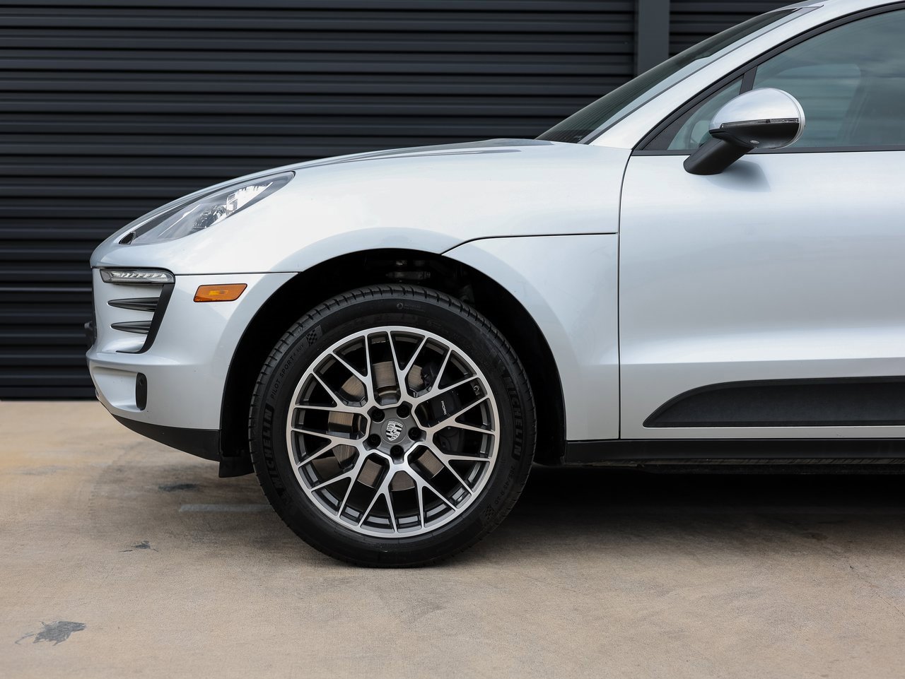 Certified 2018 Porsche Macan image 11