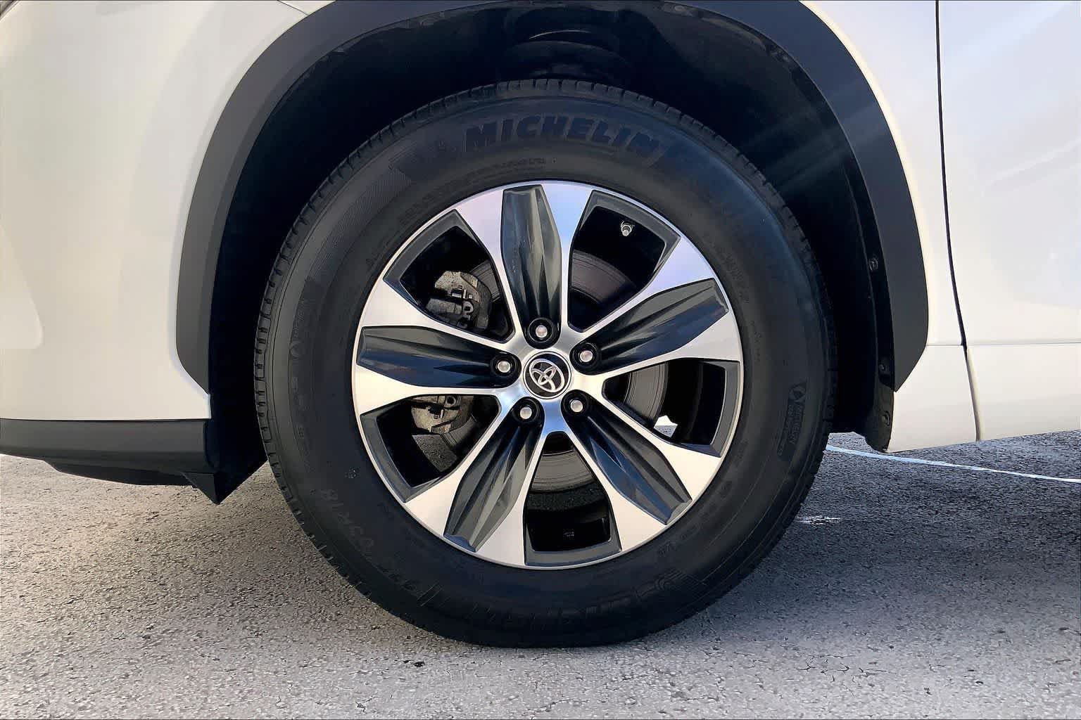 Used 2021 Toyota Highlander XLE FWD image 8