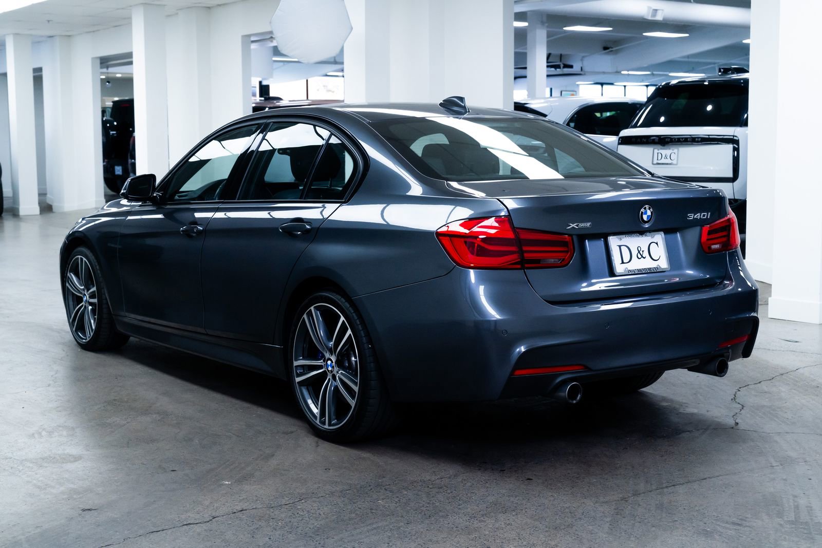 Used 2016 BMW 340i xDrive Sedan w/ Technology Package image 4