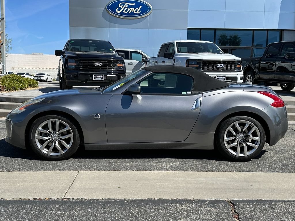 Used 2014 Nissan 370Z Roadster RWD image 3