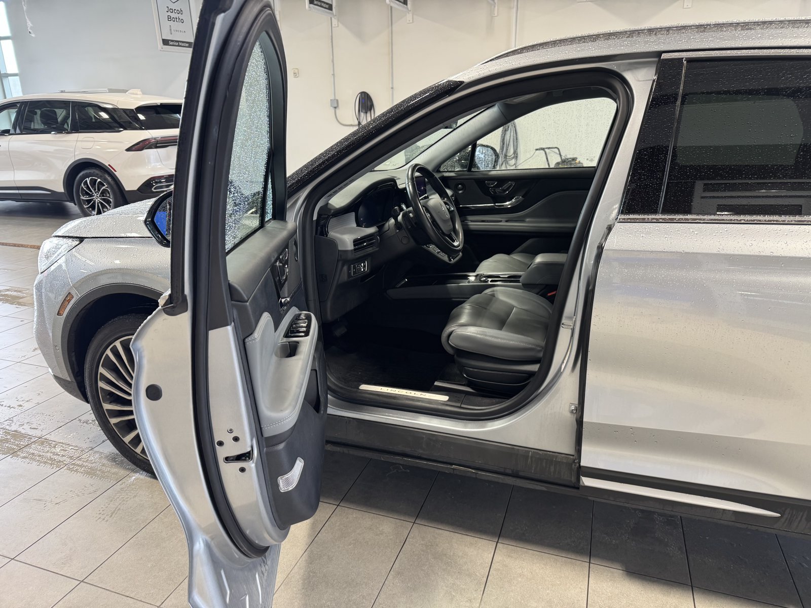 Used 2022 Lincoln Corsair Reserve w/ Equipment Group 201A AWD/4WD image 5
