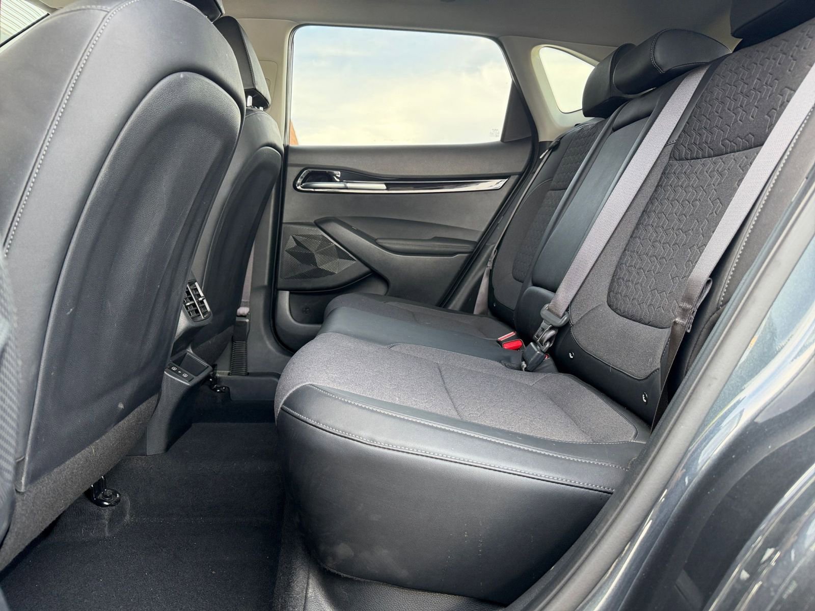 Used 2025 Kia Seltos S image 27