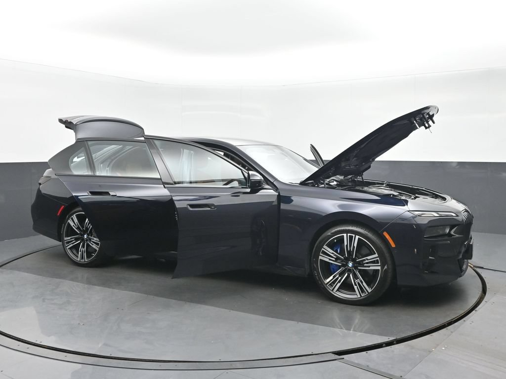 Used 2023 BMW 760i xDrive w/ Luxury Rear Seating Package AWD/4WD image 43