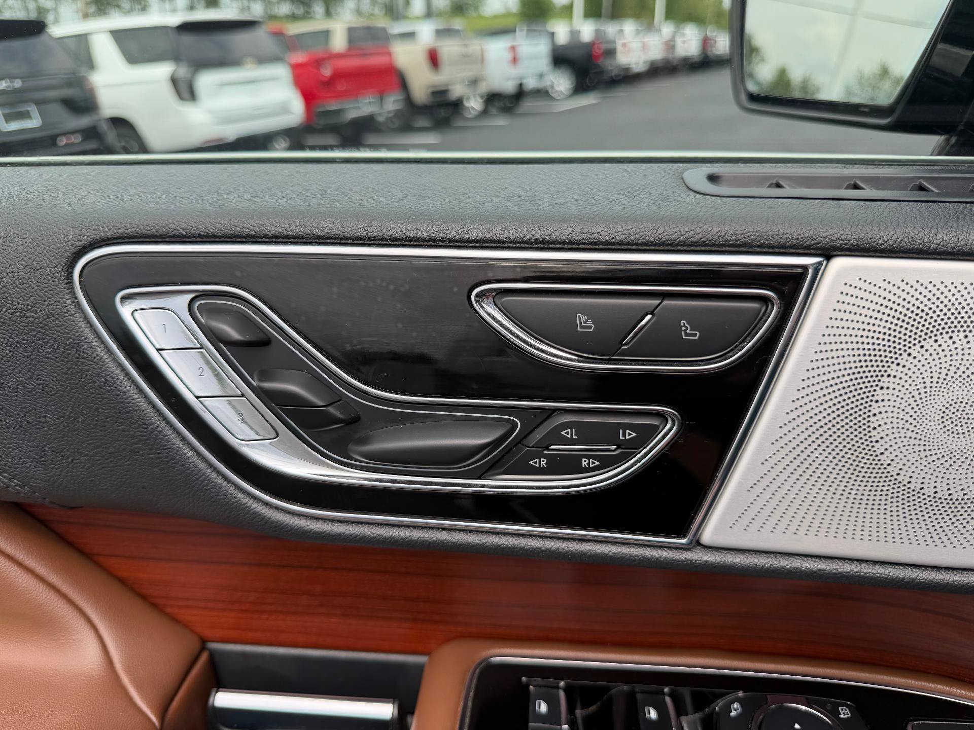 Used 2023 Lincoln Navigator L Reserve AWD/4WD image 35