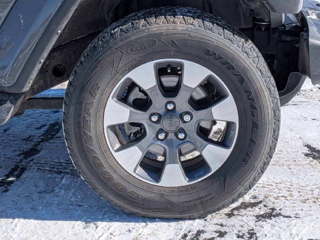 Used 2021 Jeep Wrangler Unlimited Sahara w/ Uconnect 4C Nav & Sound Group AWD/4WD image 27