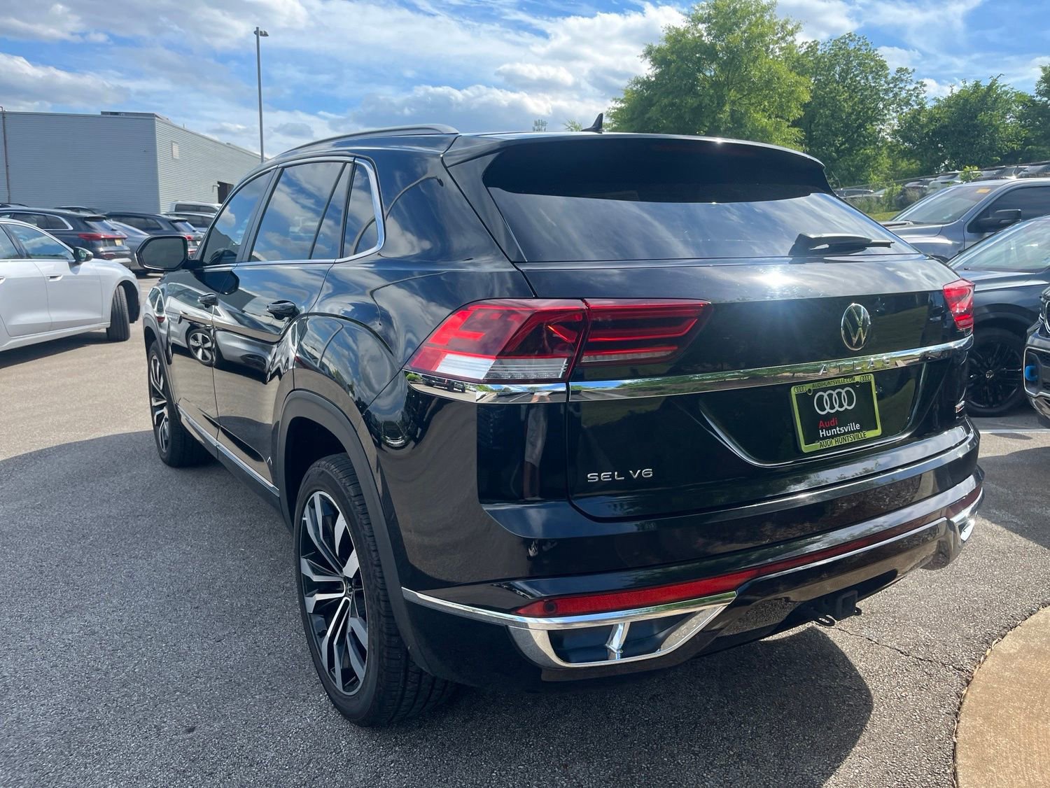 Used 2020 Volkswagen Atlas Cross Sport SEL R-Line AWD/4WD image 8