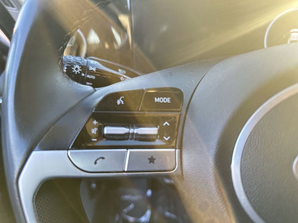 Used 2024 Hyundai Elantra Limited image 31