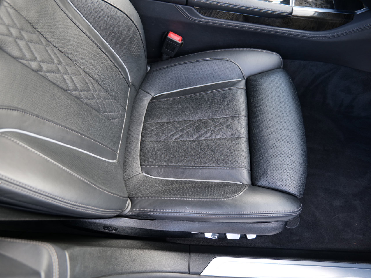 Used 2018 BMW M760i xDrive image 38