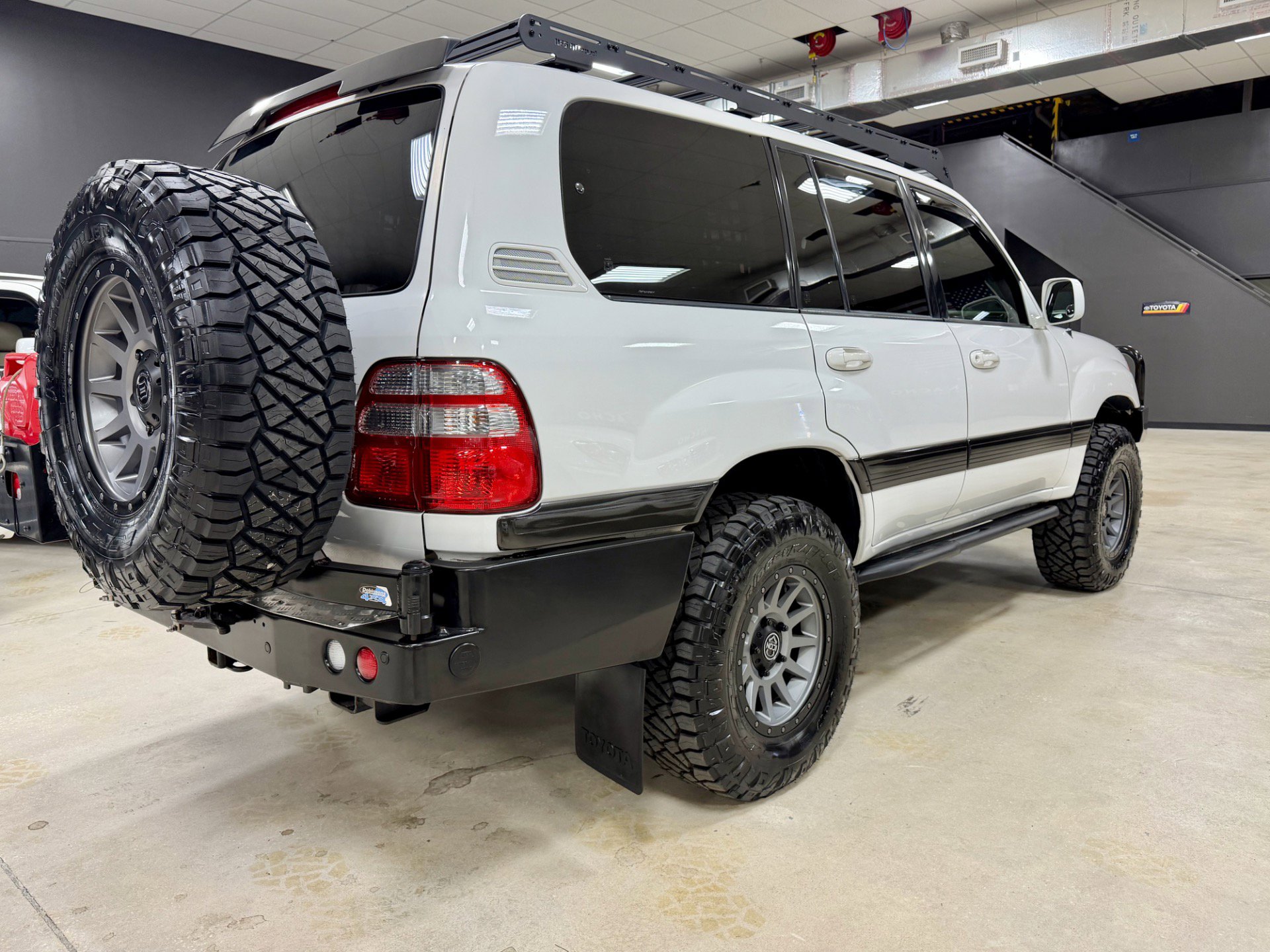 Used 2004 Toyota Land Cruiser image 7