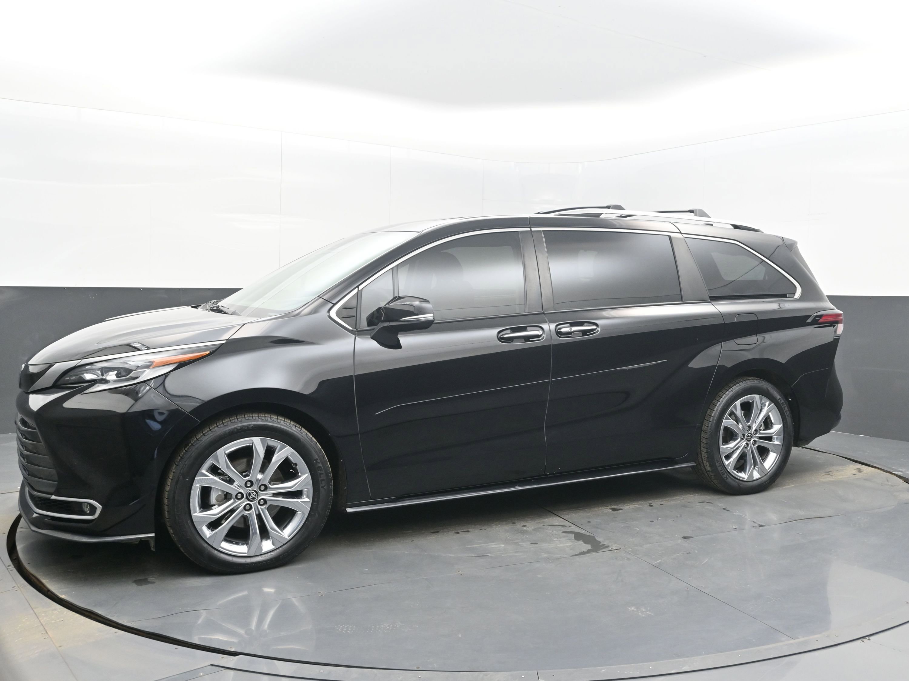 Used 2022 Toyota Sienna Platinum image 5