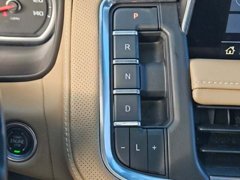 Used 2021 Chevrolet Tahoe Premier w/ Premium Package image 21