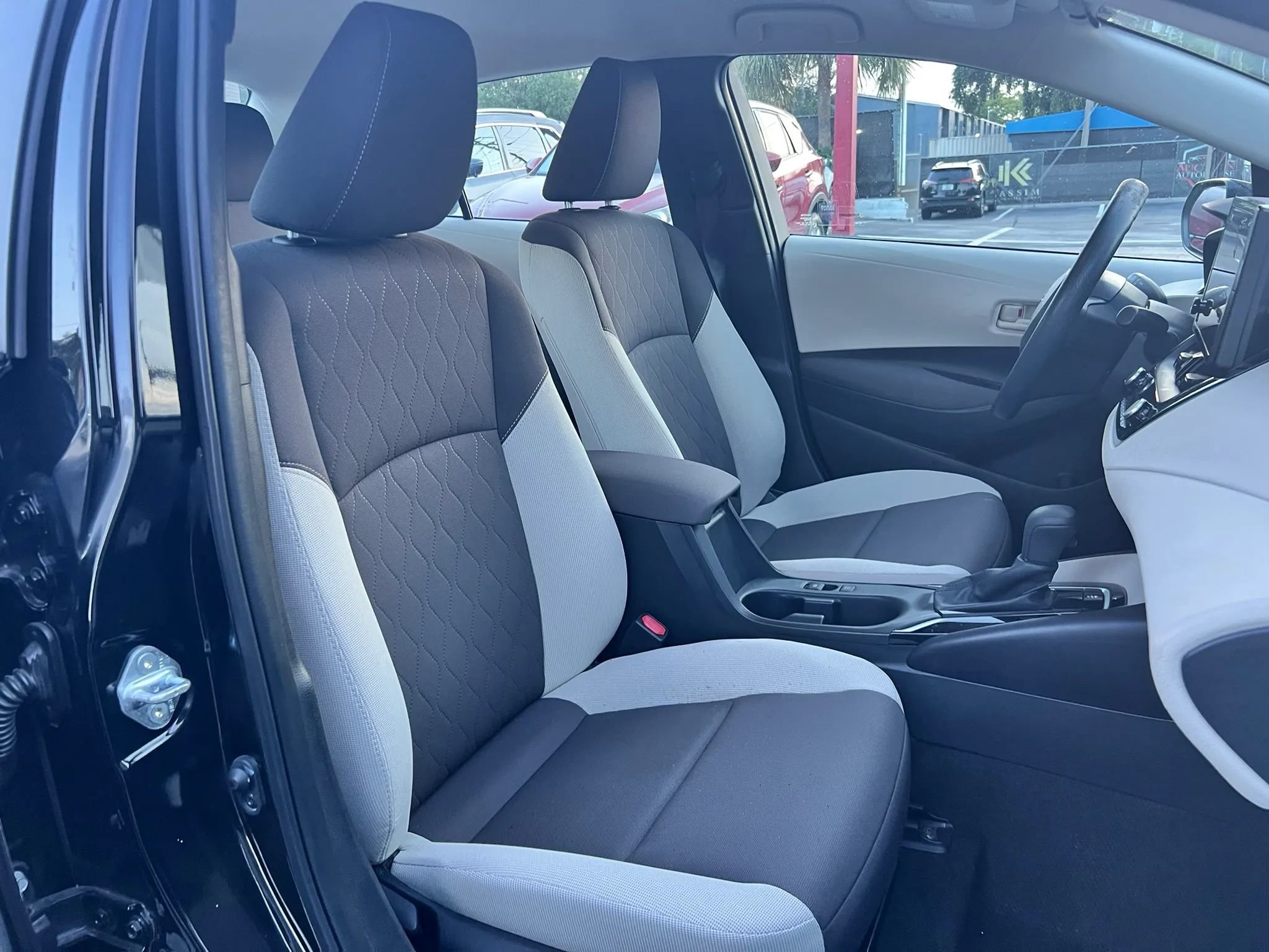 Used 2023 Toyota Corolla LE FWD image 19