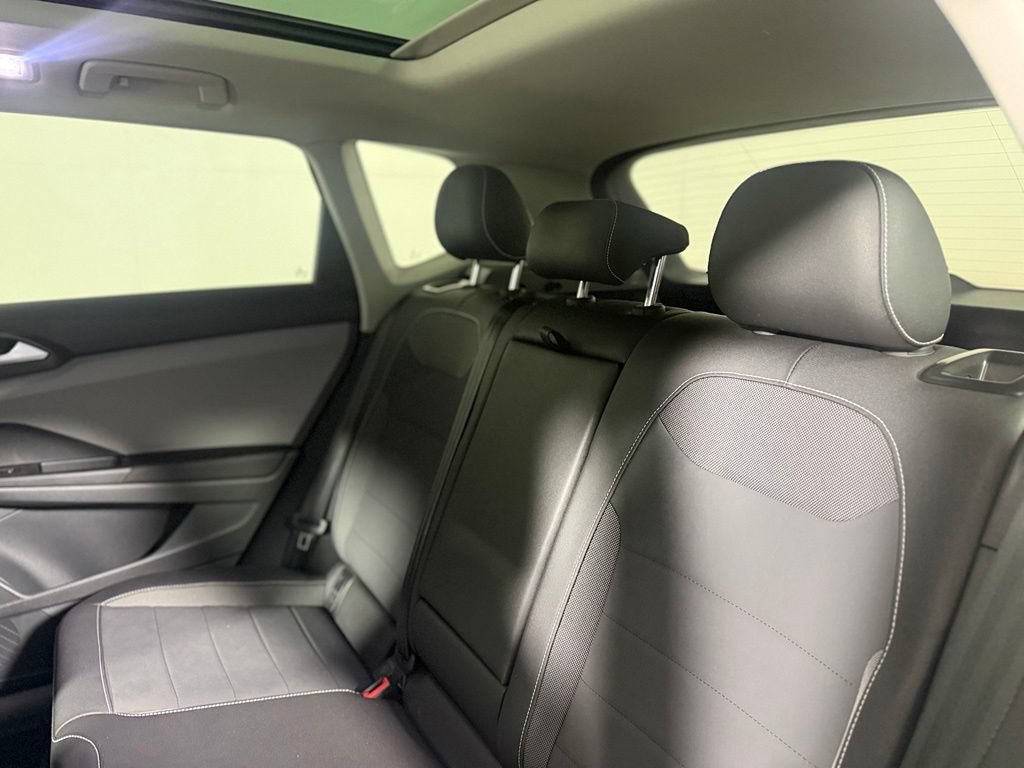 Used 2023 Volkswagen Taos SE w/ Panoramic Sunroof Package AWD/4WD image 26
