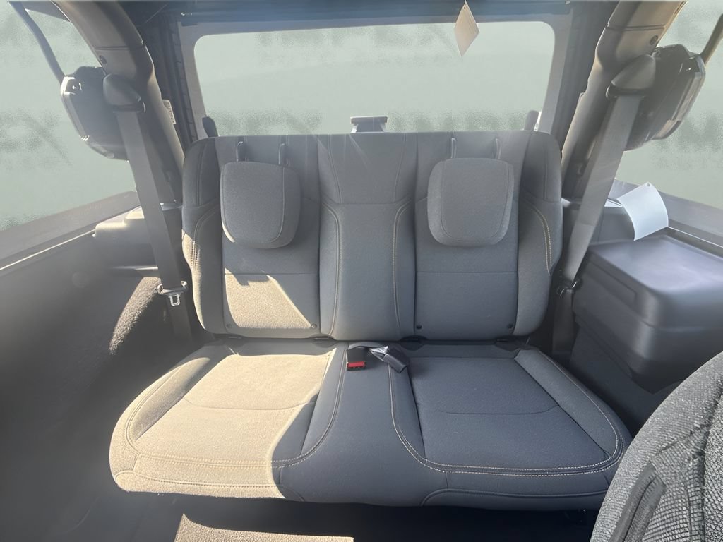 Used 2025 Jeep Wrangler Sport AWD/4WD image 6