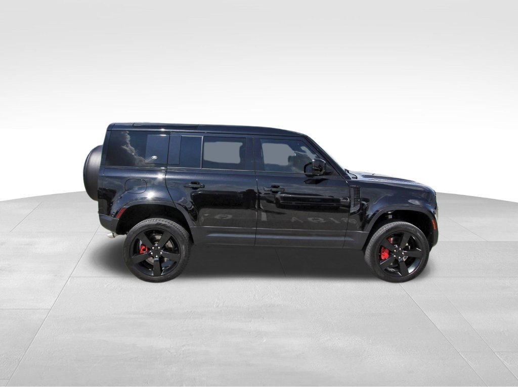 Used 2024 Land Rover Defender 110 SE AWD/4WD image 5