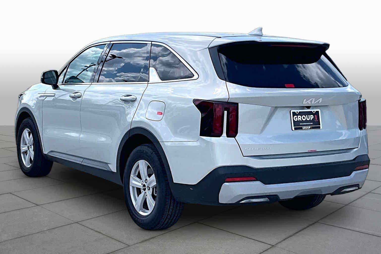 Certified 2026 Kia Sorento LX FWD image 10