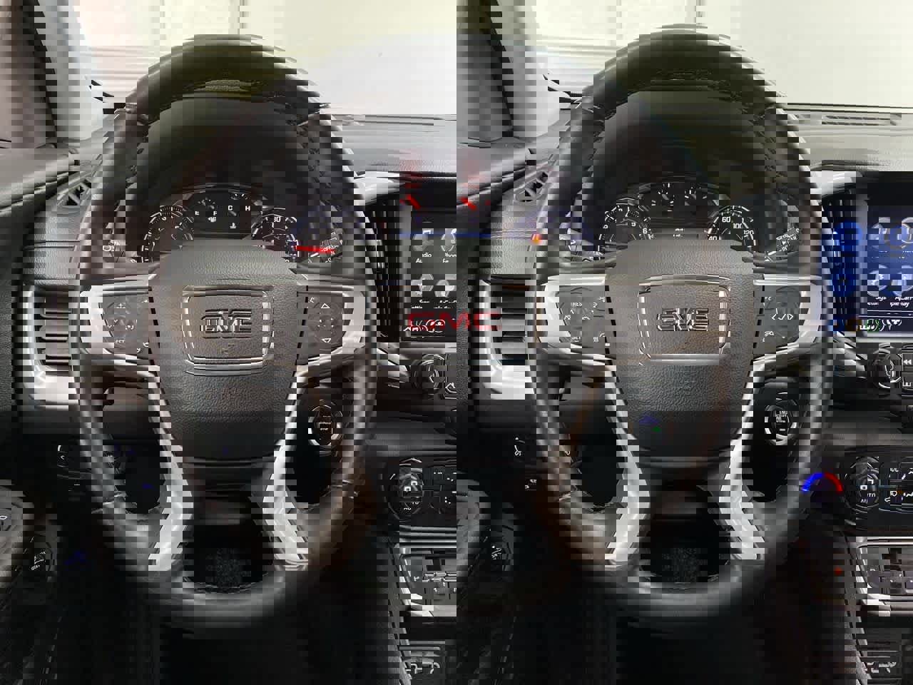 Used 2024 GMC Terrain SLT image 19