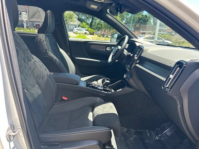 Certified 2025 Volvo XC40 B5 Plus AWD/4WD image 15