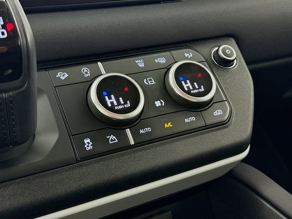 Used 2023 Land Rover Defender 110 image 16
