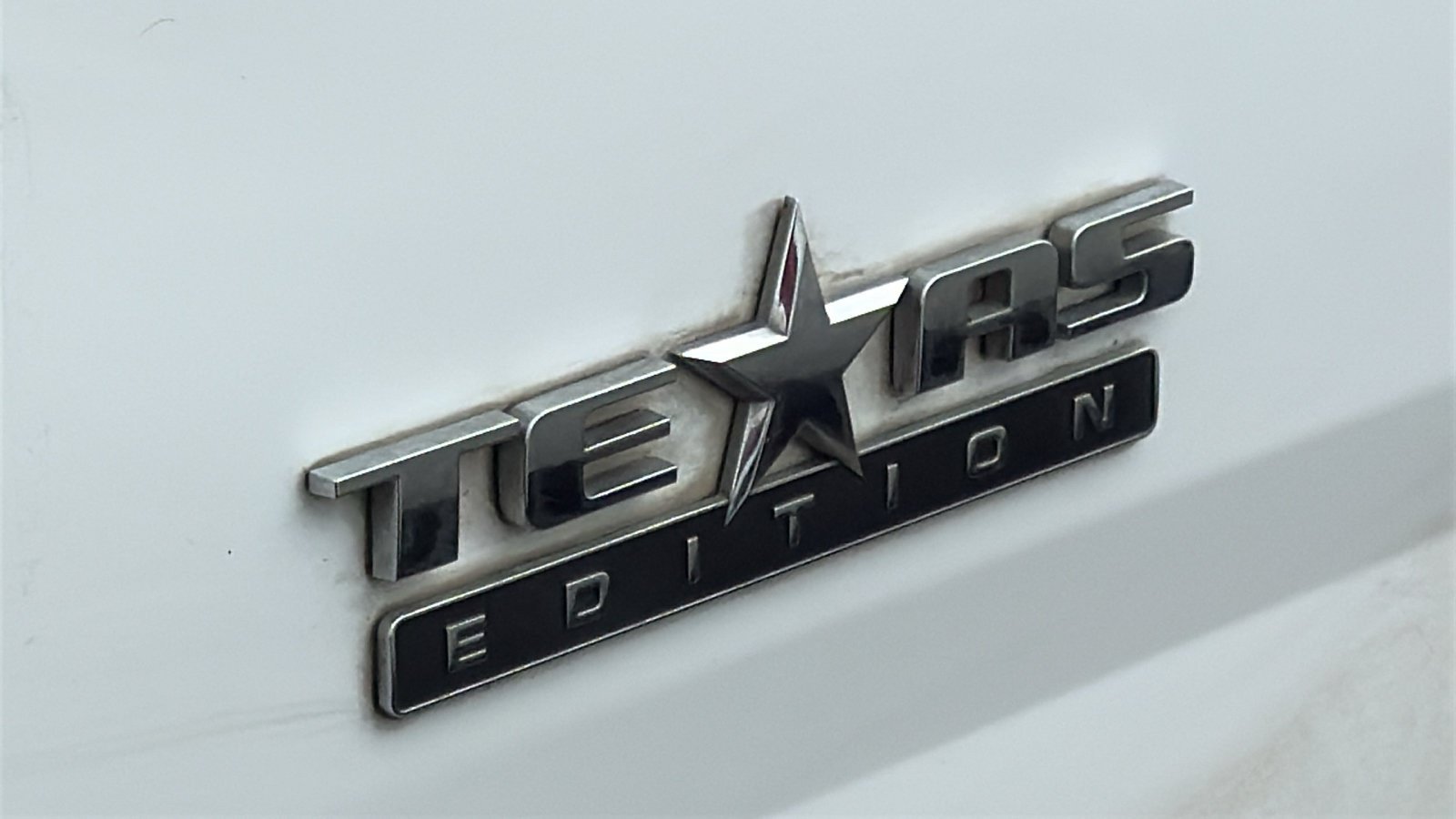 Used 2018 Chevrolet Suburban LT w/ Texas Edition Package RWD image 3