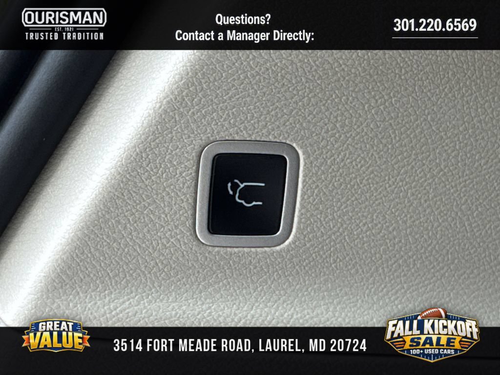Used 2024 Chrysler Pacifica Touring-L FWD image 22