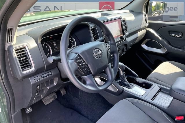 Used 2024 Nissan Frontier SV w/ Technology Package RWD image 16