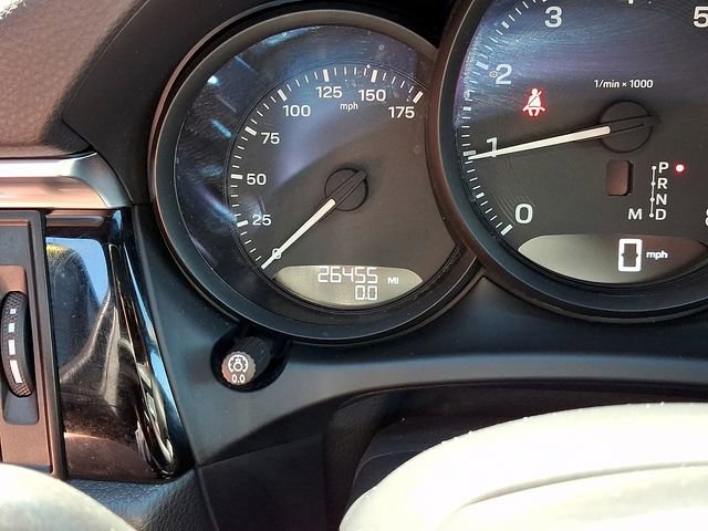 Certified 2023 Porsche Macan Turbo AWD/4WD image 25