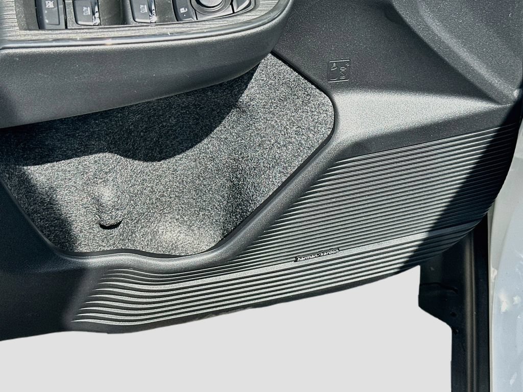 New 2026 Subaru Outback Touring XT AWD/4WD image 17
