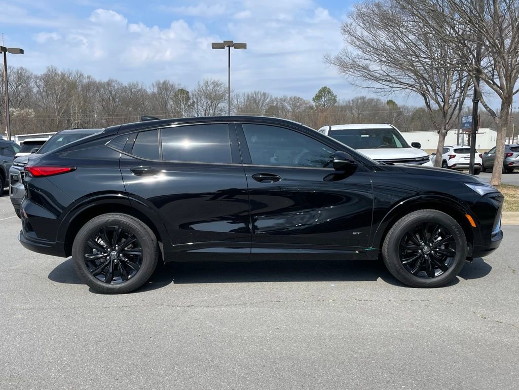 Used 2025 Buick Envista Sport Touring w/ Convenience II Package image 9