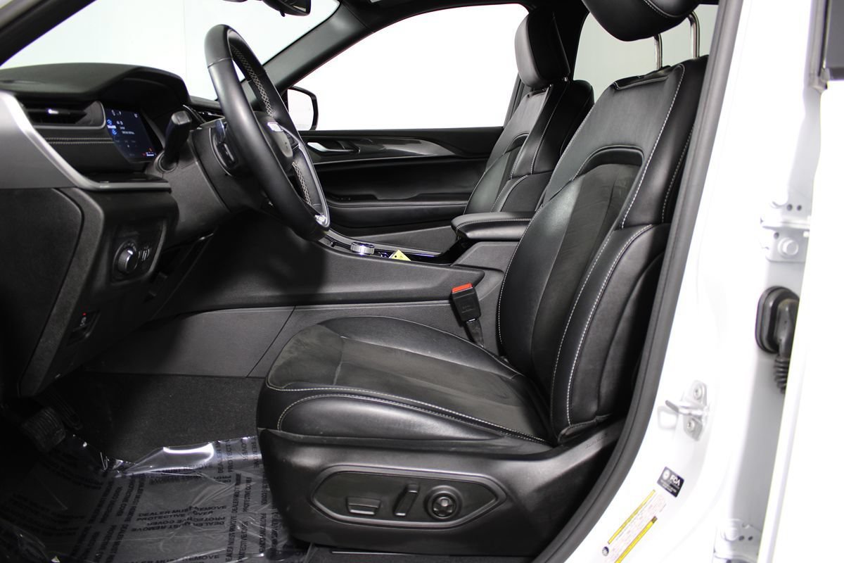Used 2022 Jeep Grand Cherokee Altitude RWD image 13